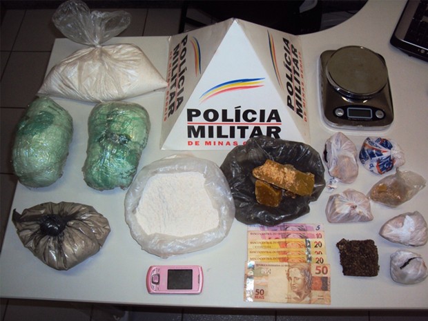 Polícia apreende cocaína em Pouso Alegre. (Foto: Polícia Militar)