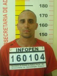 Leandro Theodoro Arantes: Jogou os trabucos e a droga no mato e foi esconder debaixo da cama do vizinho