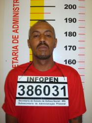 Adriano Sana o empregado de "Del" tinha drogas e uma pistola municiada em casa...