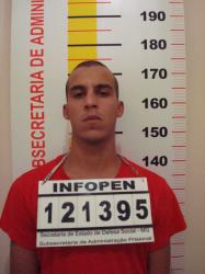 Betuel Tiago: Na ultima prisão no inicio de fevereiro, depois de furtar ferramentas e e camisa do Corinthians do pedreiro, ele ficou uma semana atras das grades!